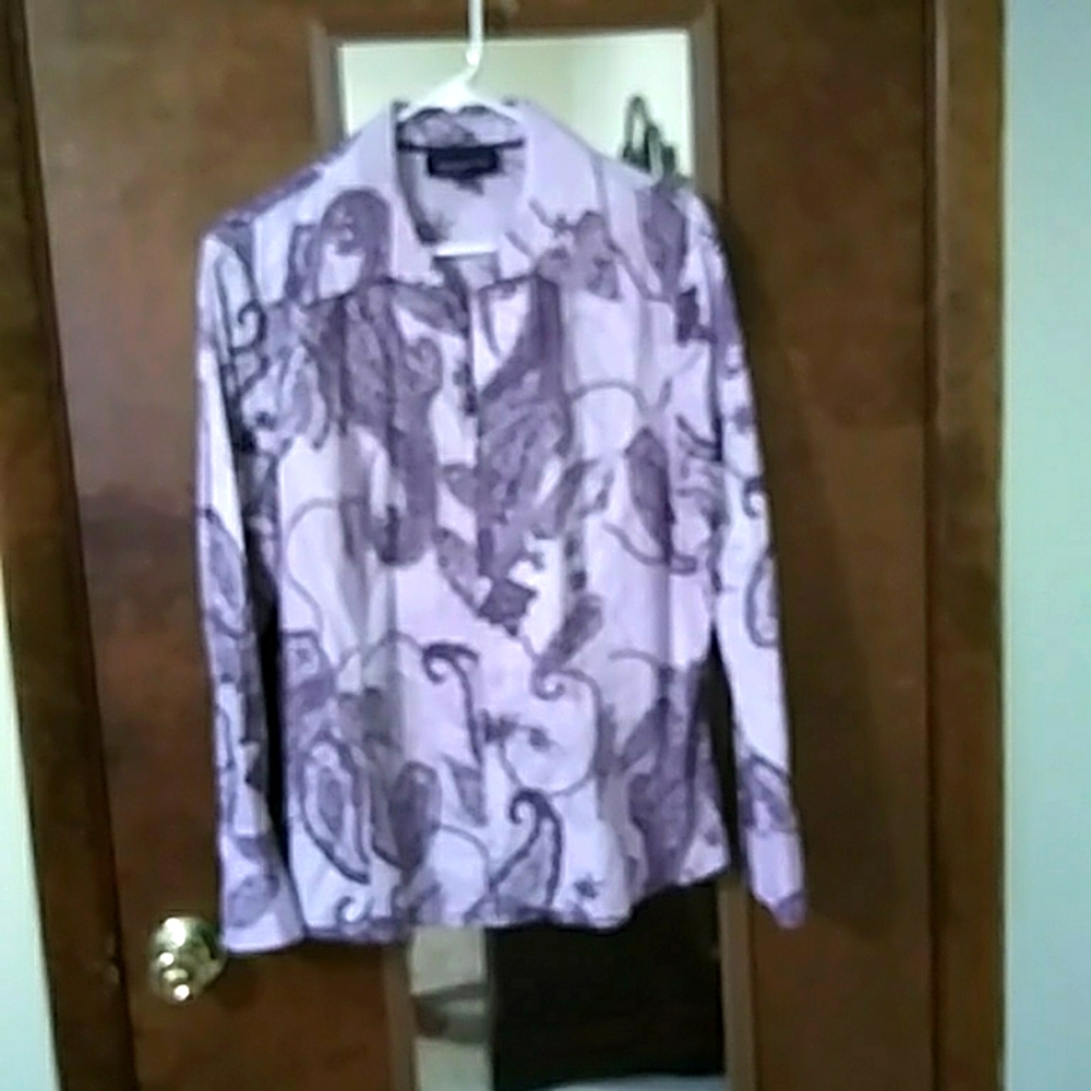 XL zip up blouse. Good for office wear.
